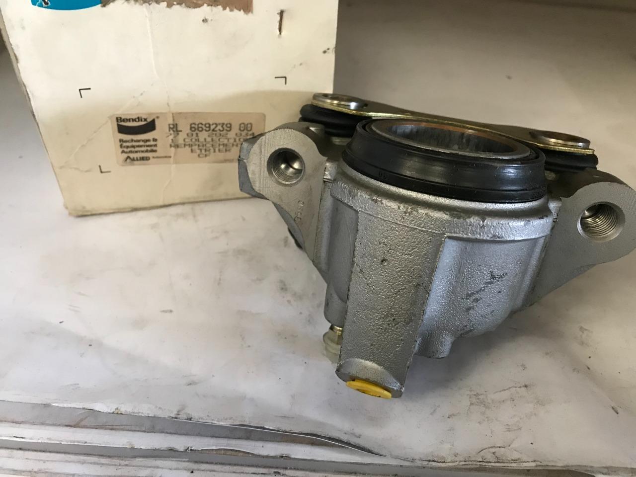 Etrier avant gauche RENAULT R18 Fuego LesAnciennes.com