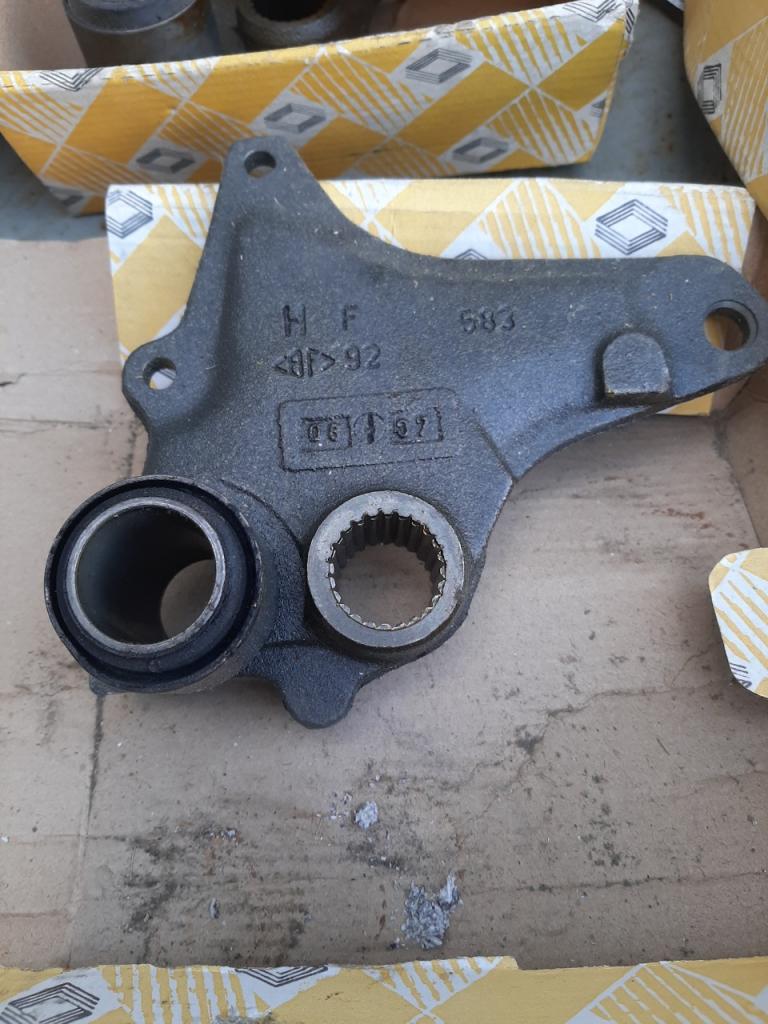 Palier de suspension RENAULT 4 (R4) LesAnciennes.com