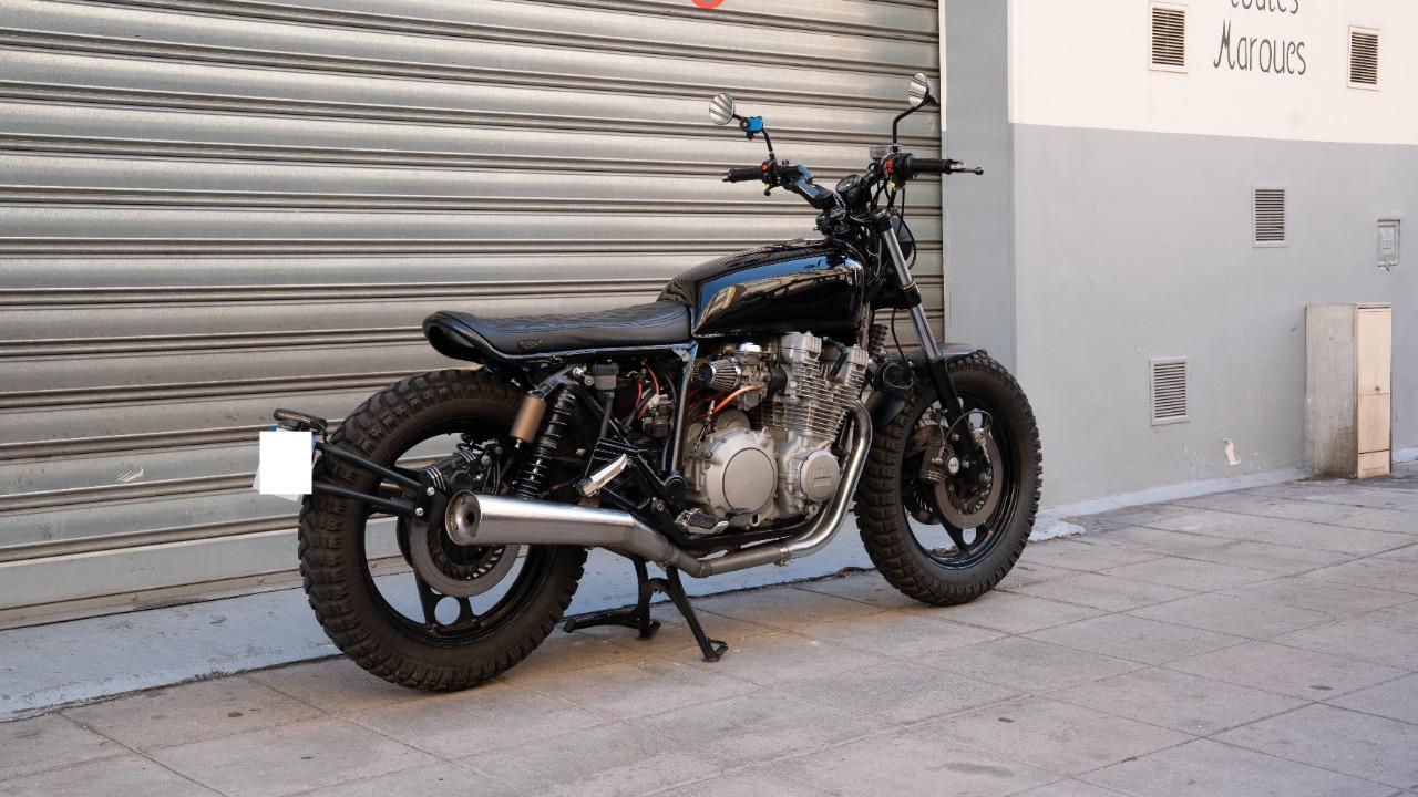 YAMAHA XJ 900 31A Custom Scrambler - 1984 LesAnciennes.com