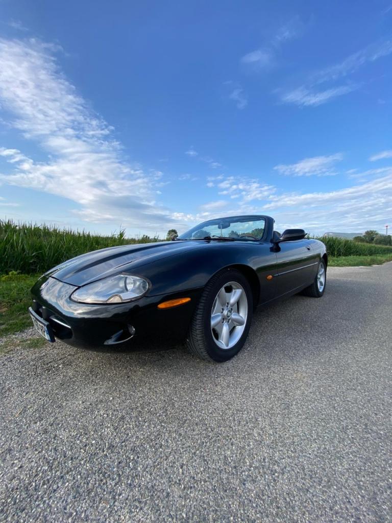 JAGUAR XK8 CABRIOLET - 1997 LesAnciennes.com