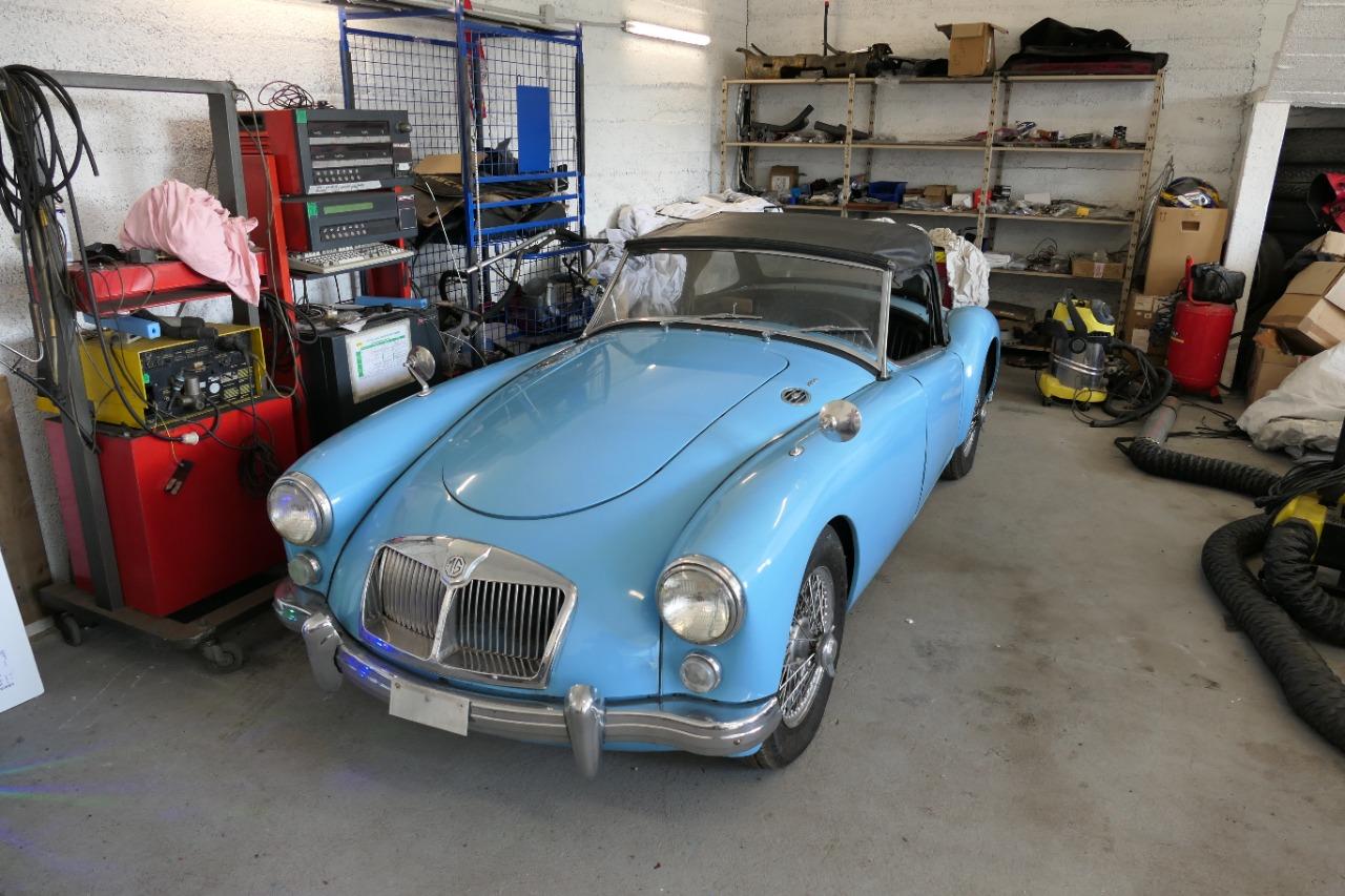 MG MGA cabriolet 1600 mk1 - 1961 LesAnciennes.com