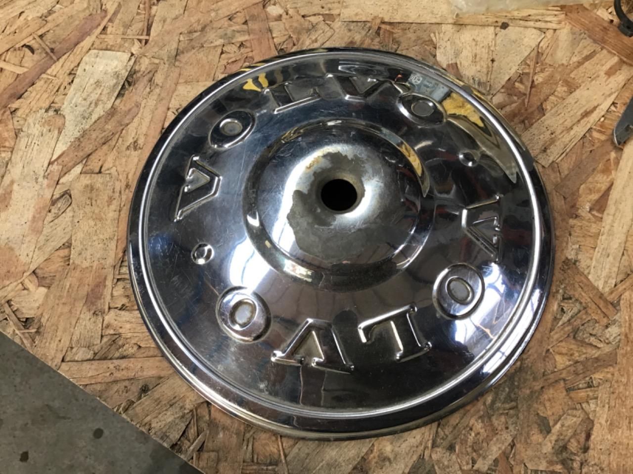 ENJOLIVEUR DE ROUE VOLVO 140/164 LesAnciennes.com