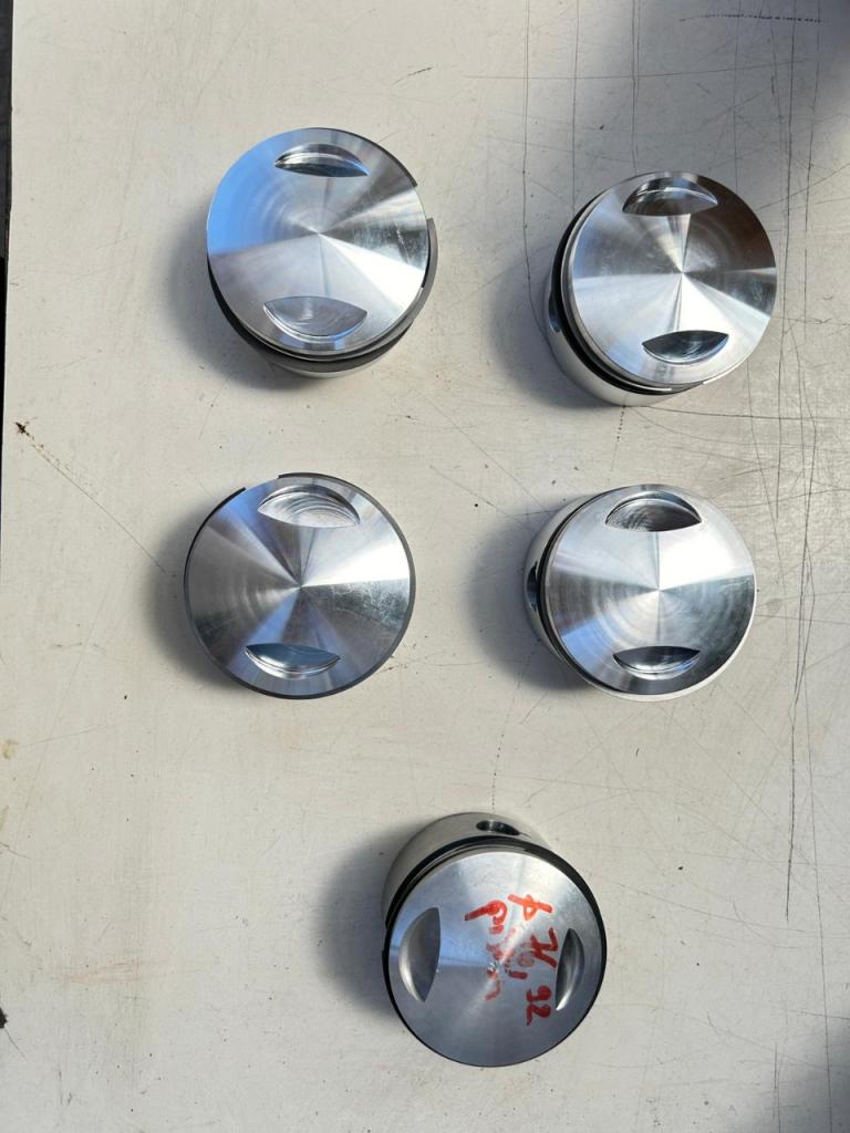 Pistons pour moteur Ferrari 275 LesAnciennes.com