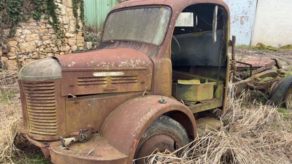 HOTCHKISS Pl25 - 1955 LesAnciennes.com