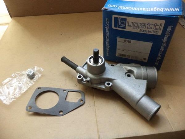 Pompe eau Peugeot 404 2.0 diesel LesAnciennes.com