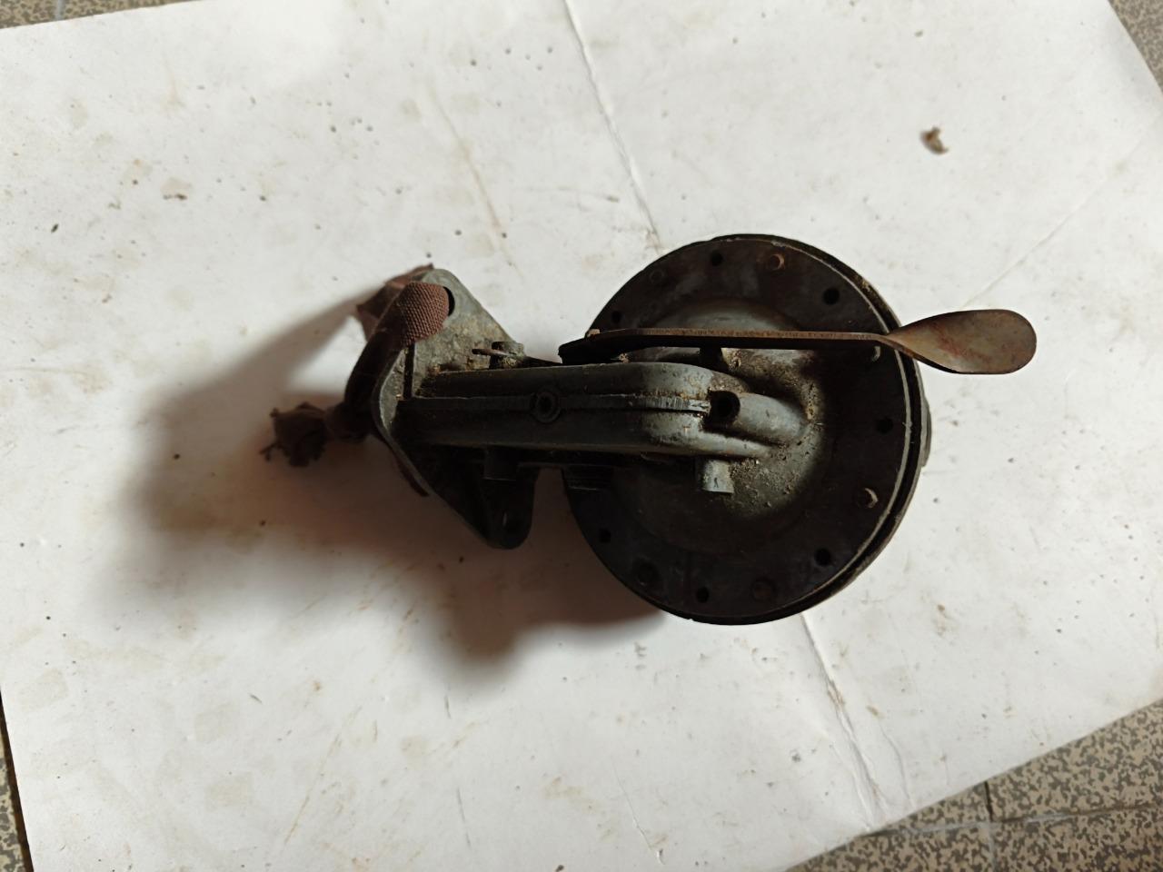 Pompe à essence CITROEN Traction 11 BL LesAnciennes.com