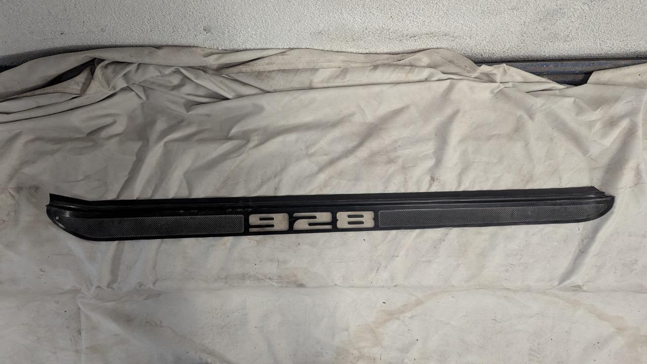 Barre de bas de porte PORSCHE 928 S4 LesAnciennes.com