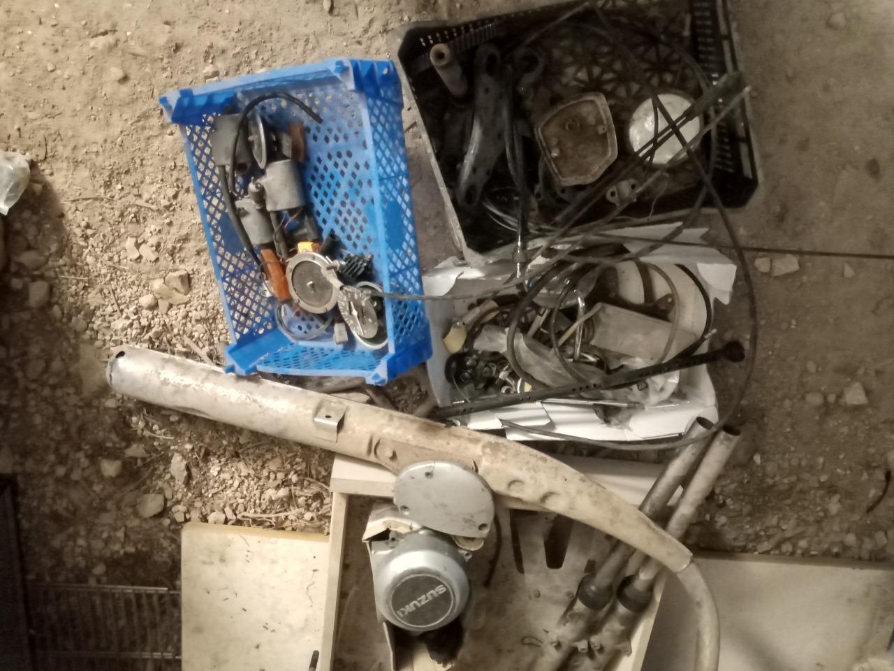 Lot de pièces SUZUKI GT 125 ece 1979 LesAnciennes.com