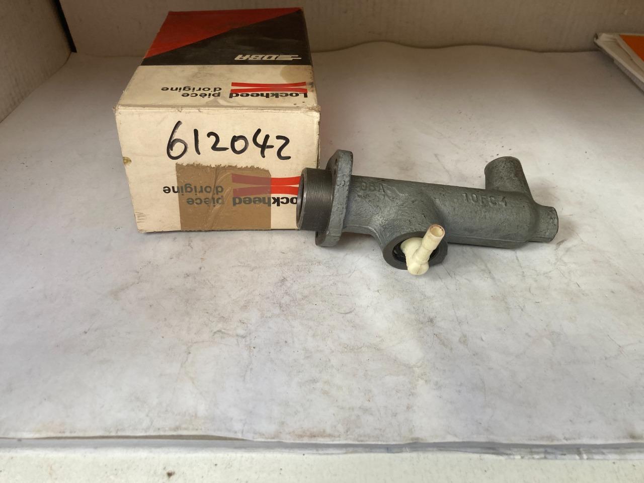 Emetteur embrayage neuf PEUGEOT 504 LesAnciennes.com
