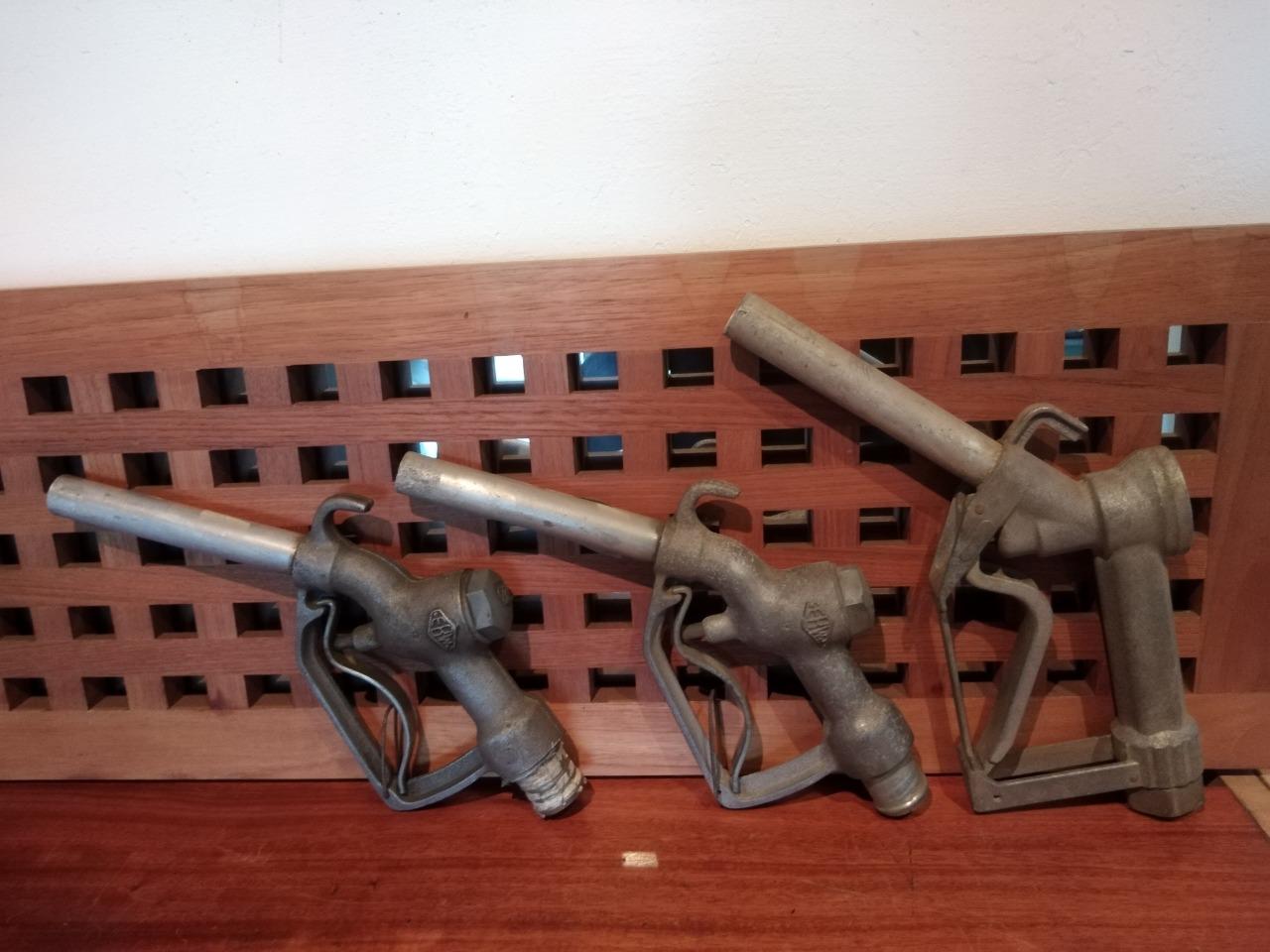 Pompe à essence LesAnciennes.com