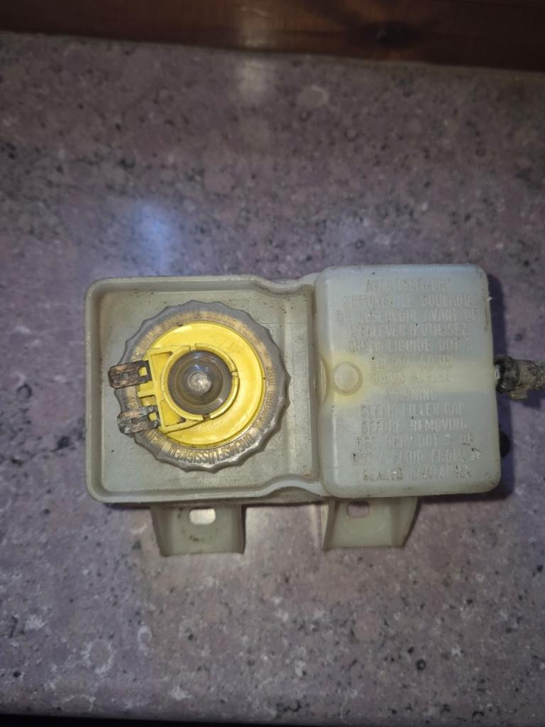 Réservoir de liquide de frein 3.2 Porsche LesAnciennes.com