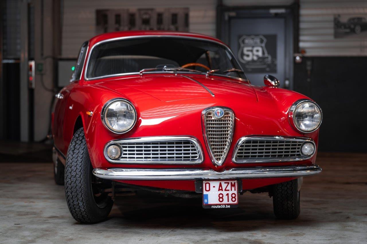 ALFA ROMEO Giulia Sprint - 1963 LesAnciennes.com