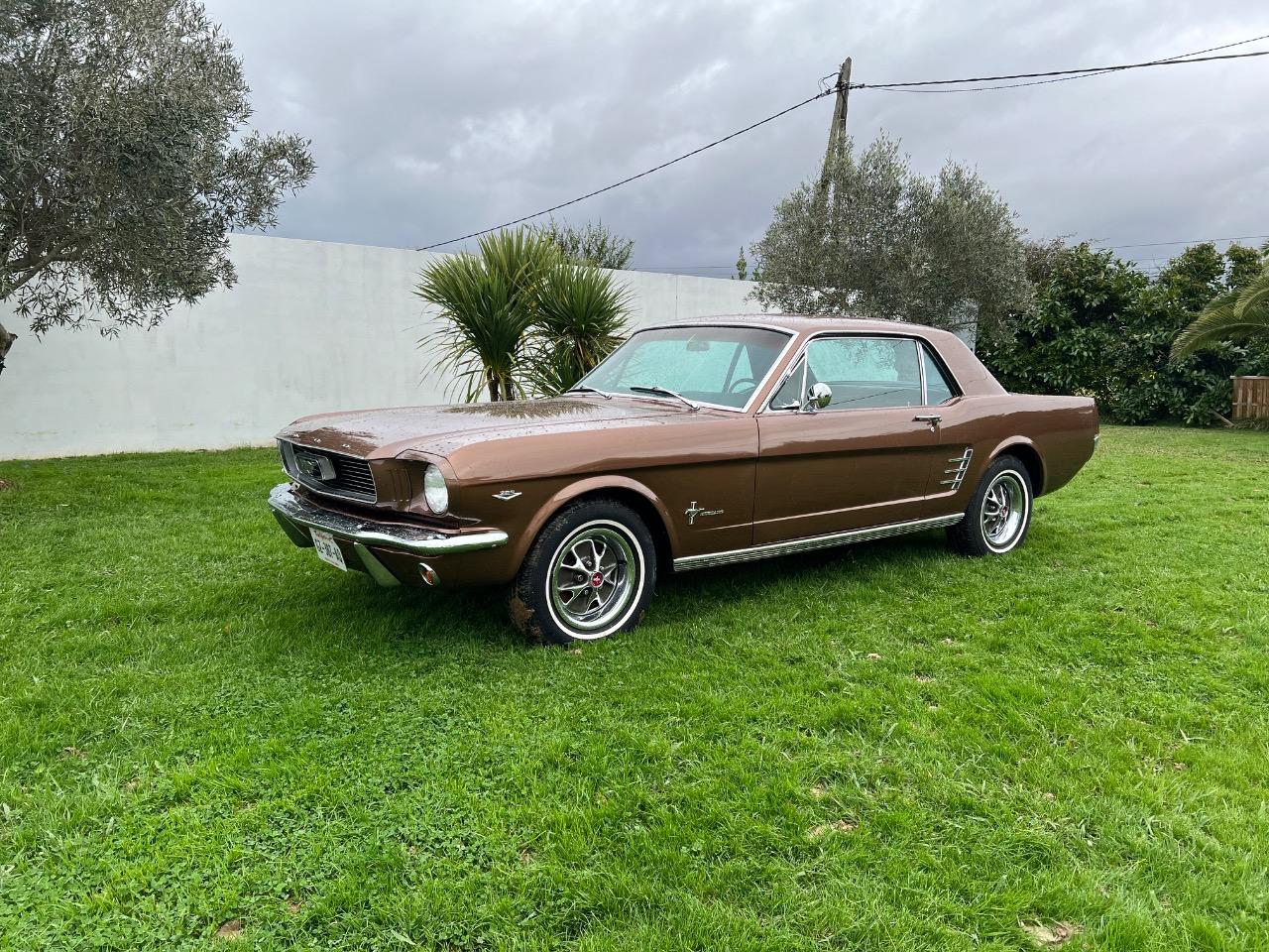 FORD Mustang - 1966 LesAnciennes.com