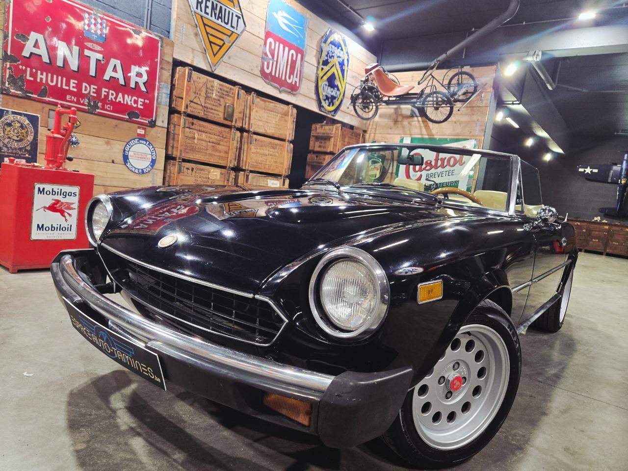 FIAT 124 Spider 2.0 injection - 1981 LesAnciennes.com