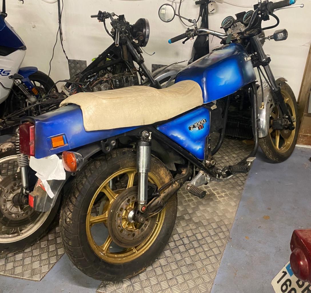 KAWASAKI Z1000 ST - 1979 LesAnciennes.com