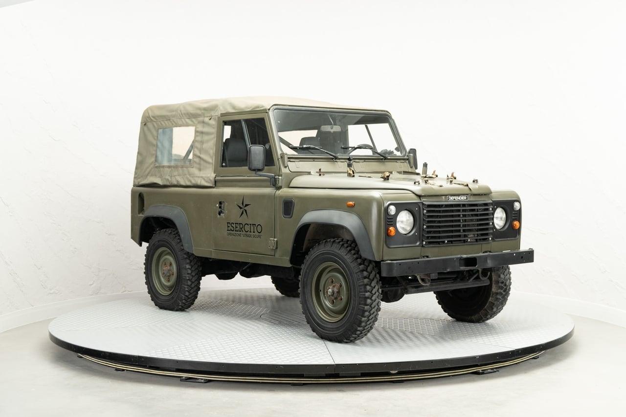 1999 Land Rover Defender 90 AR90 Military LesAnciennes.com