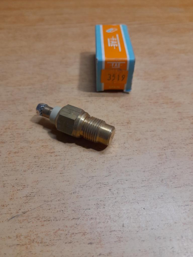 Sonde de température d'huile Peugeot 205 Diesel LesAnciennes.com