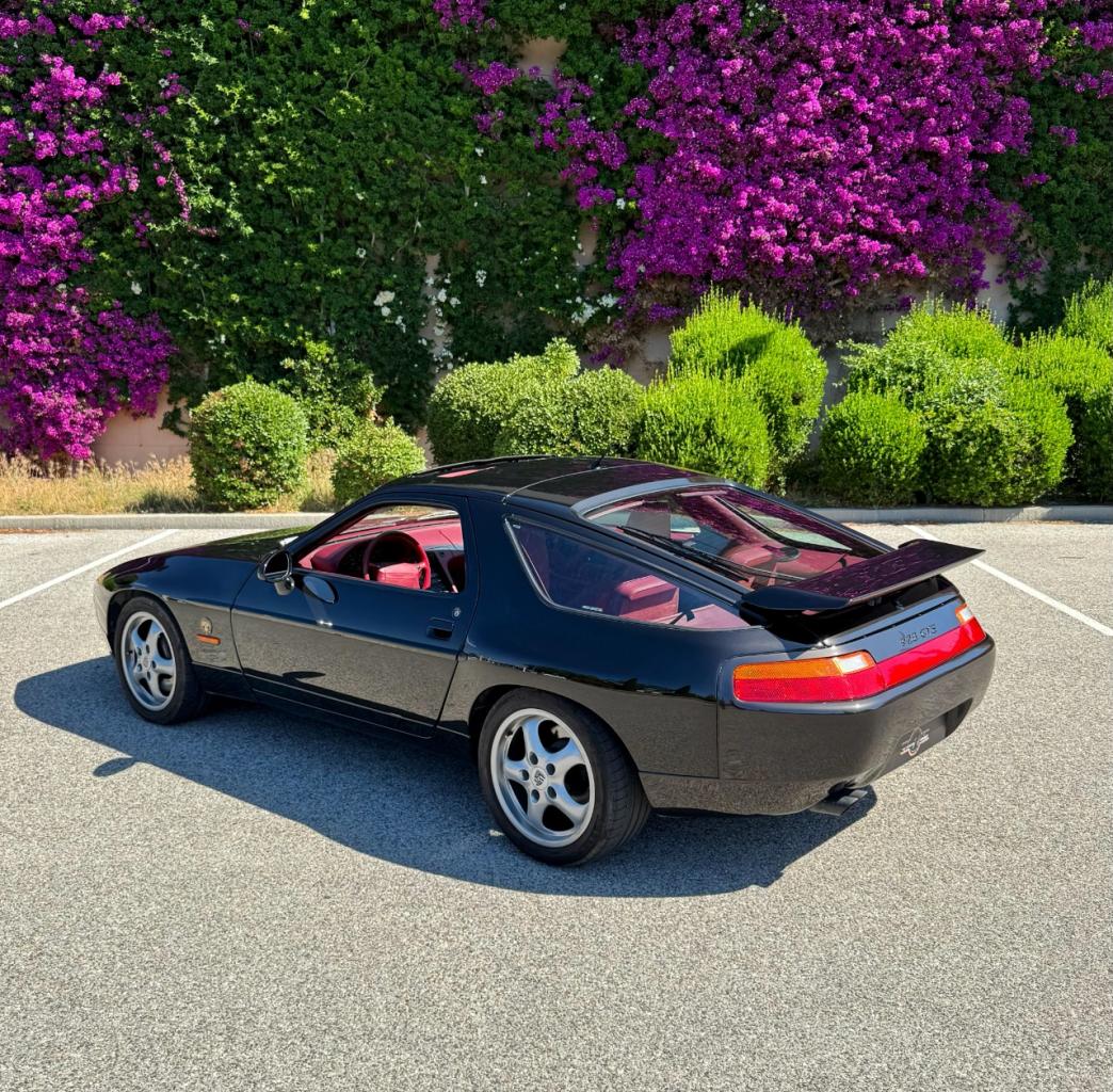 PORSCHE 928 GTS - 1995 LesAnciennes.com