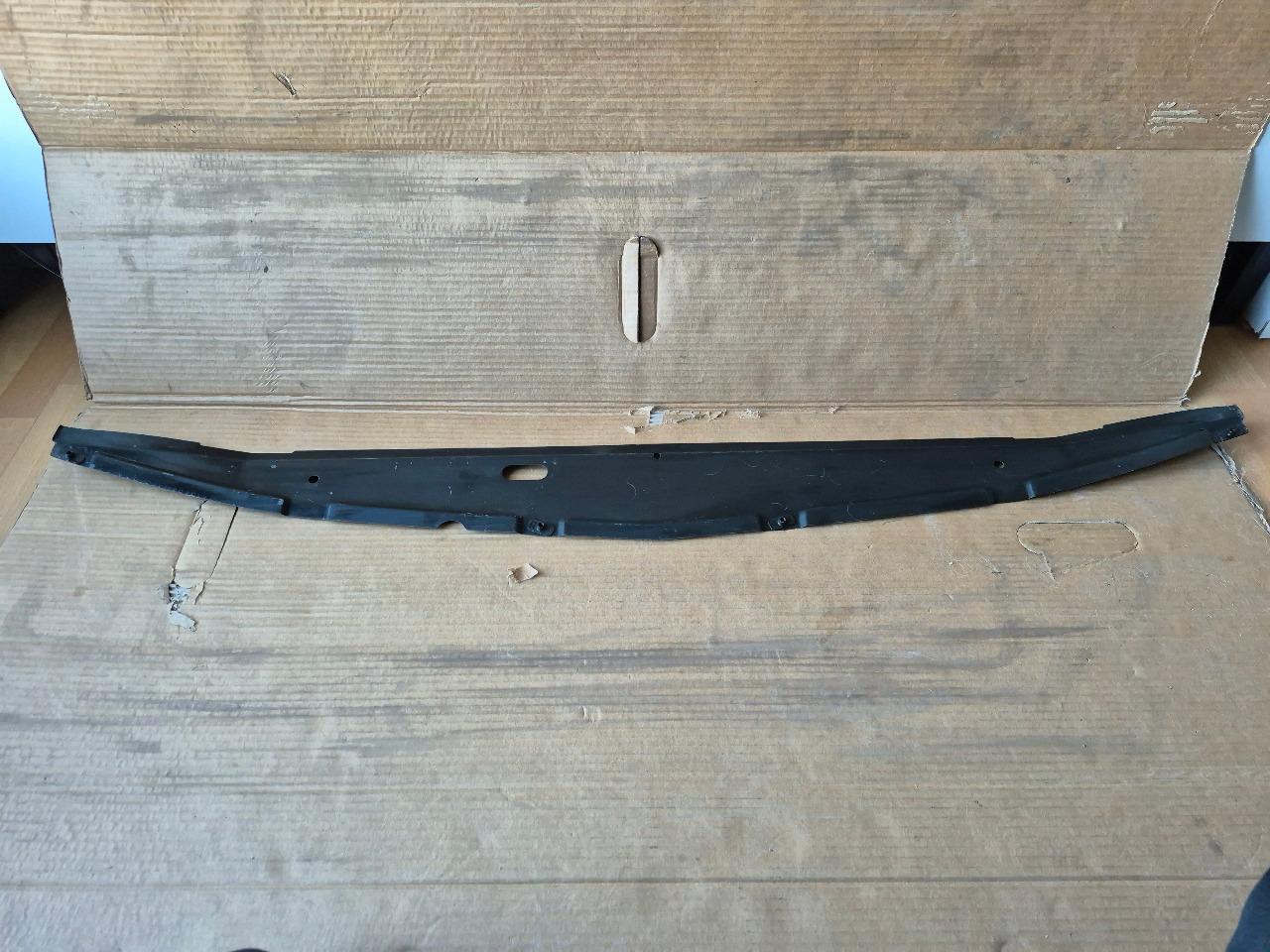 Semelle Jupe AV PEUGEOT 305 LesAnciennes.com