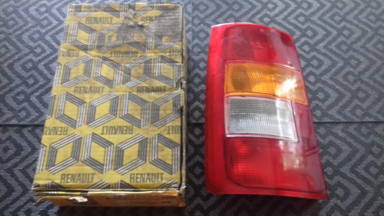Feu arrière gauche RENAULT 18 (R18) break LesAnciennes.com