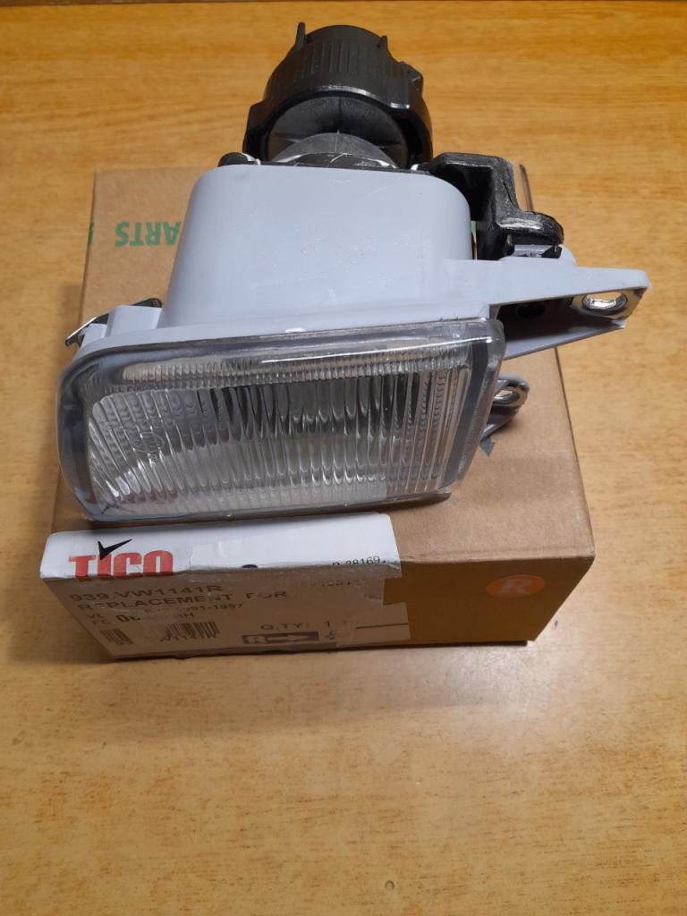 Anti brouillard droit VW golf III LesAnciennes.com