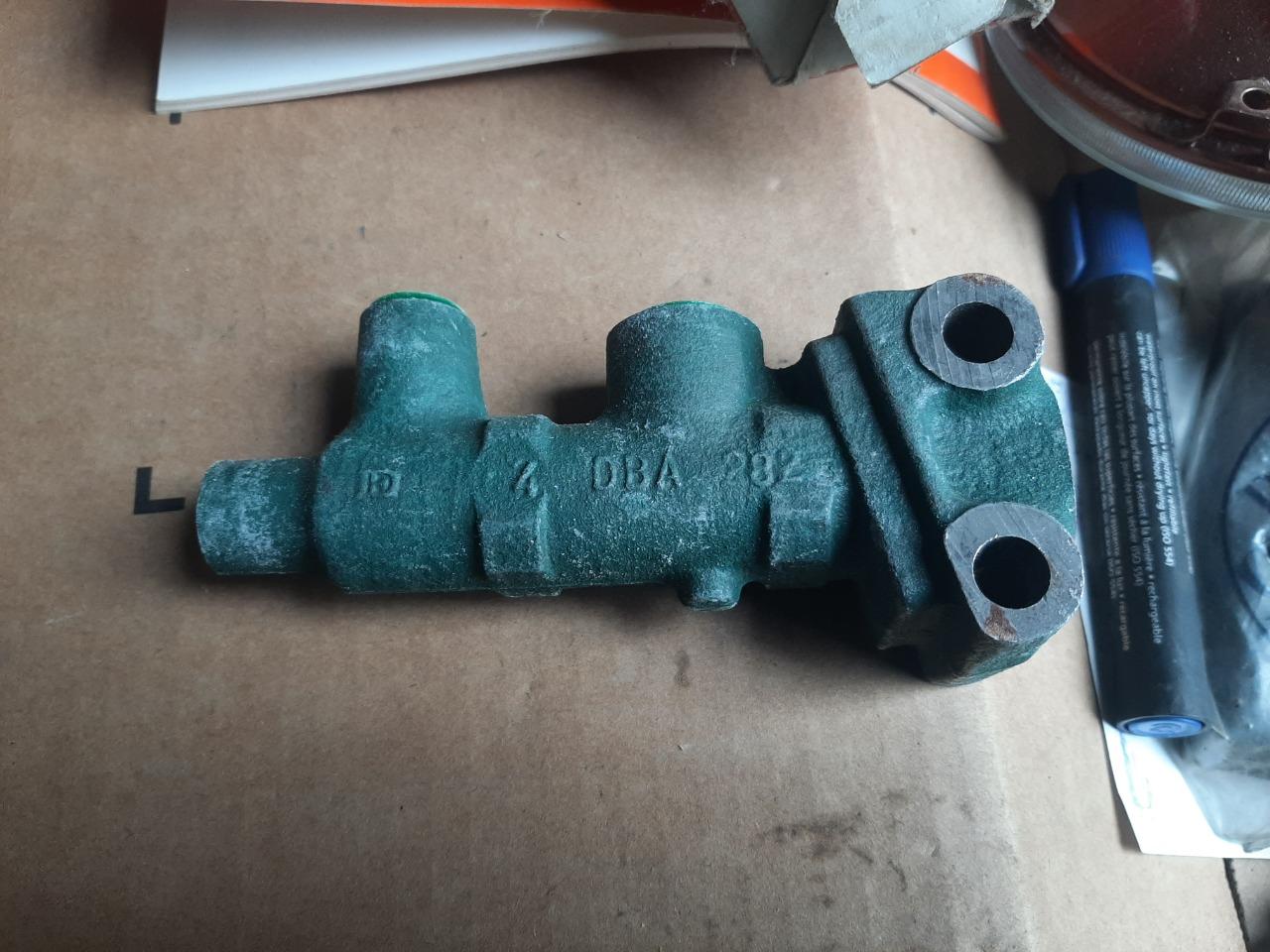 Maitre cylindre CITROEN Dyane LesAnciennes.com