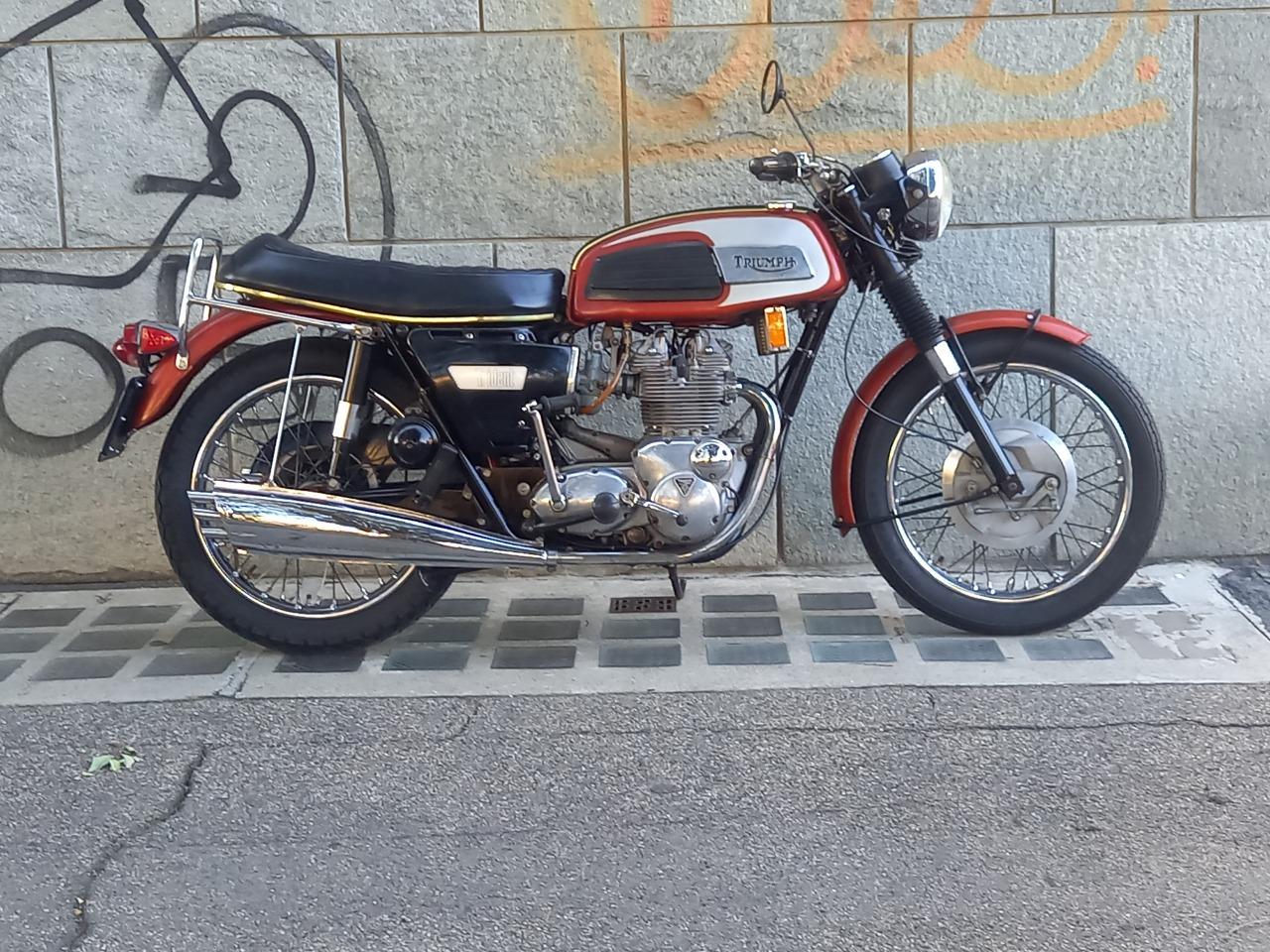 TRIUMPH Trident T150 - 1970 LesAnciennes.com