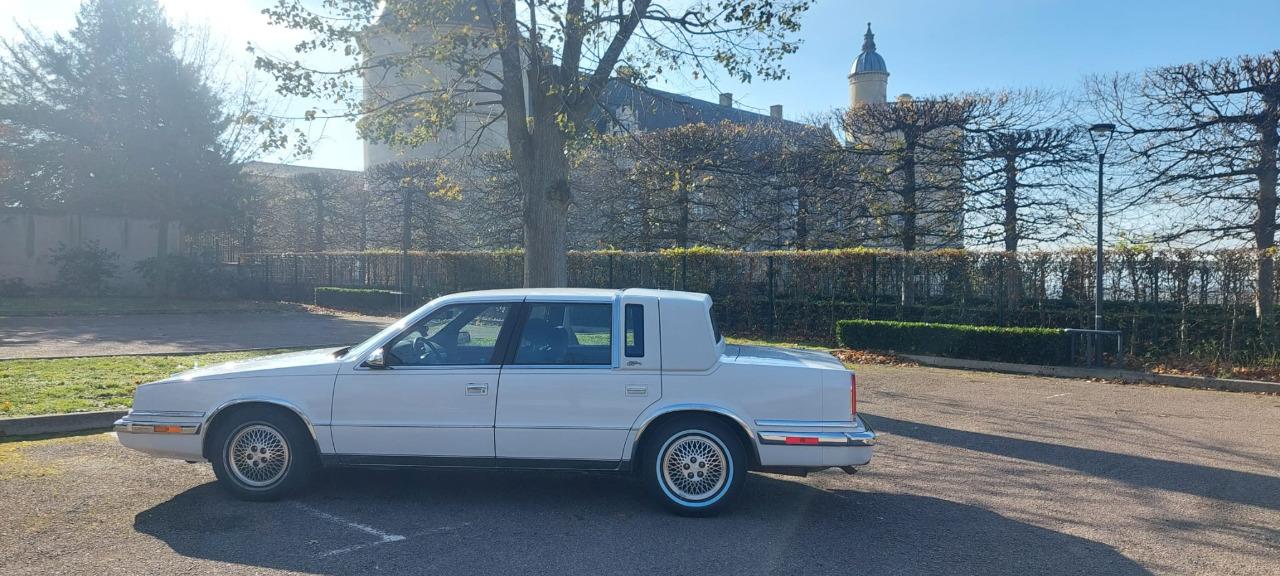 CHRYSLER New Yorker 5th avenue - 1991 LesAnciennes.com