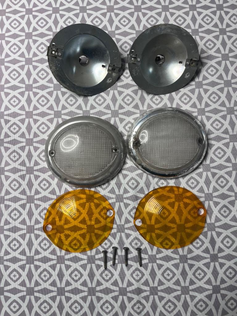 Feux clignotants avant Combi Split LesAnciennes.com