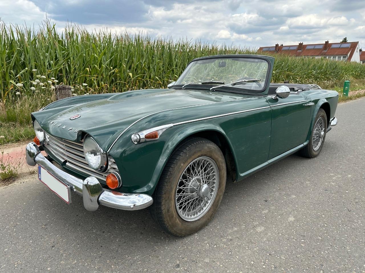 TRIUMPH TR4A - 1967 LesAnciennes.com