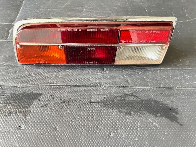 Feu arrière gauche pour Fiat Dino 2000 Coupé LesAnciennes.com