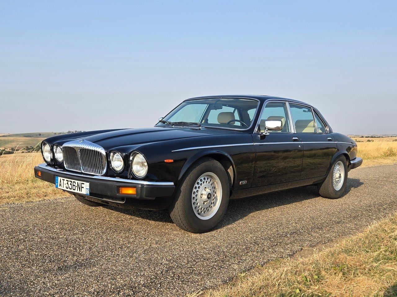 1986 Daimler Double Six Series 3 LesAnciennes.com