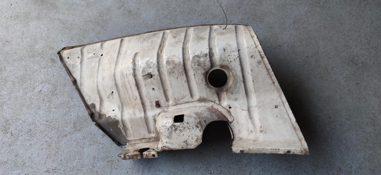 Joue d'aile gauche RENAULT 4 (R4) LesAnciennes.com