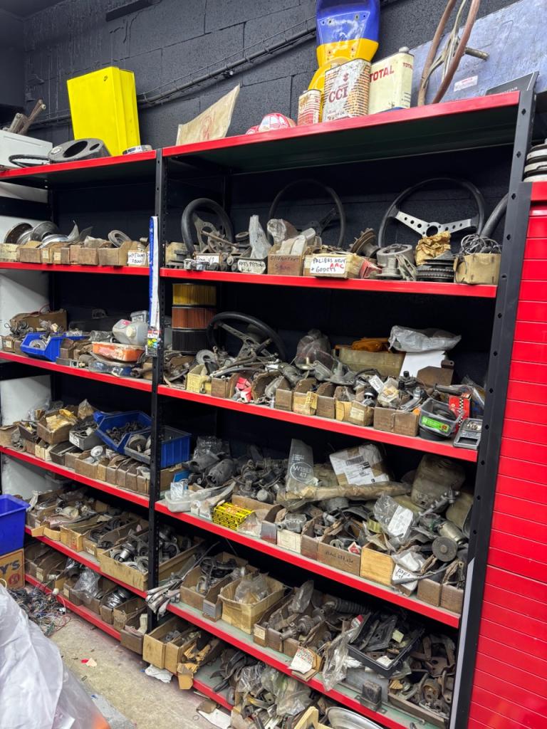 Lot de pièces HONDA S800 LesAnciennes.com