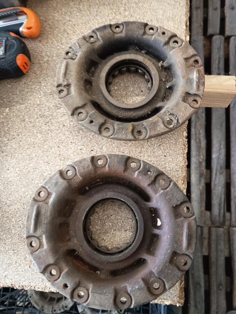 Palier arrière fonte LesAnciennes.com