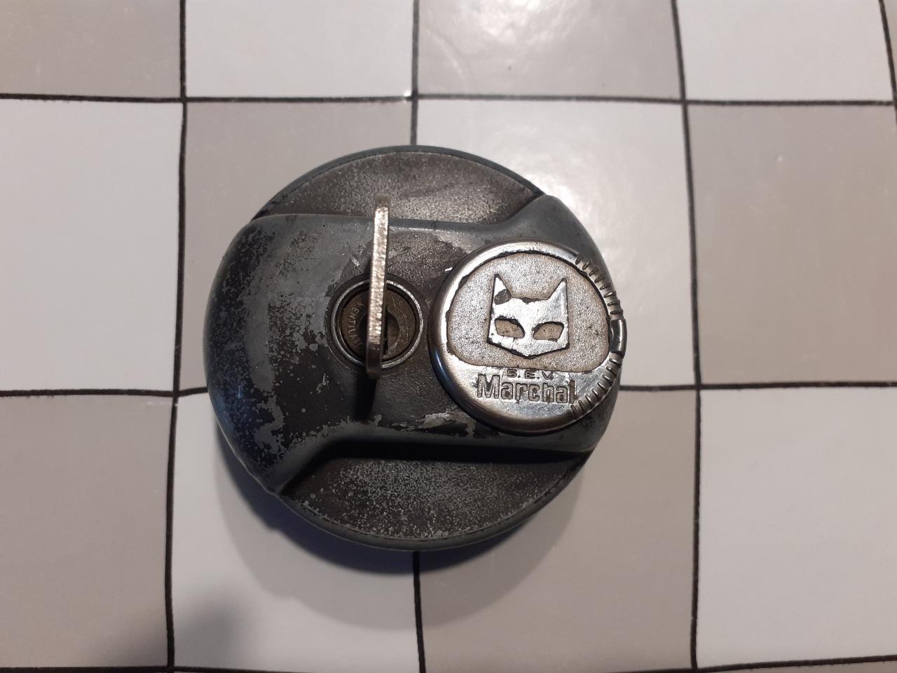 Bouchon DIVERS Marchal LesAnciennes.com