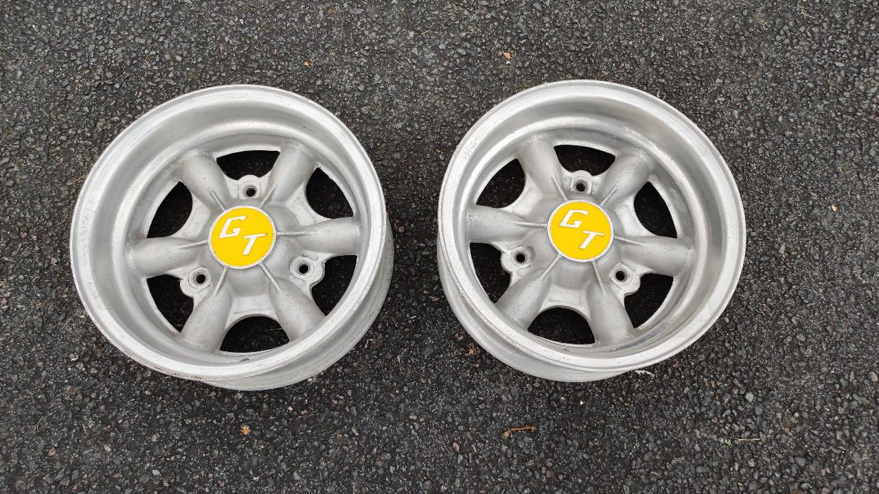 Paire de jantes GT pour Alpine A110 Renault R8 - 2 LesAnciennes.com