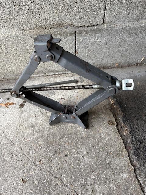 Cric TOUTES MARQUES Losange LesAnciennes.com