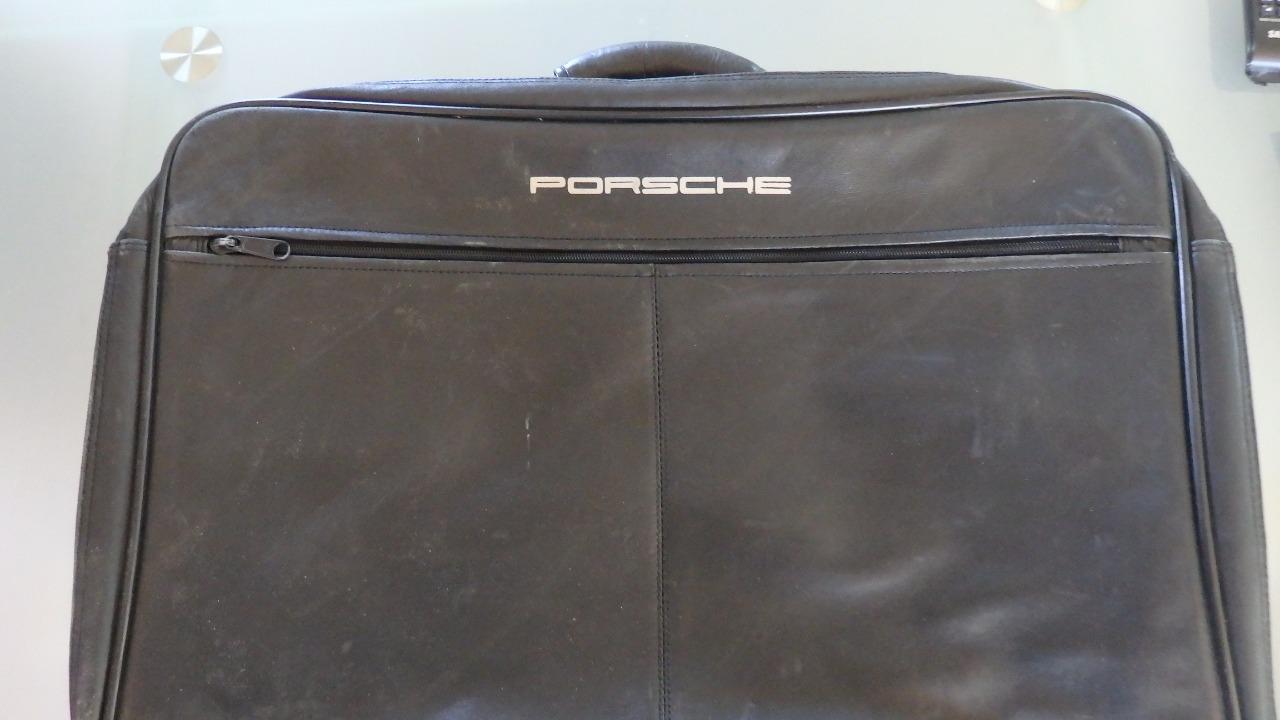 PORSCHE valise de cabine en cuir noir siglée LesAnciennes.com