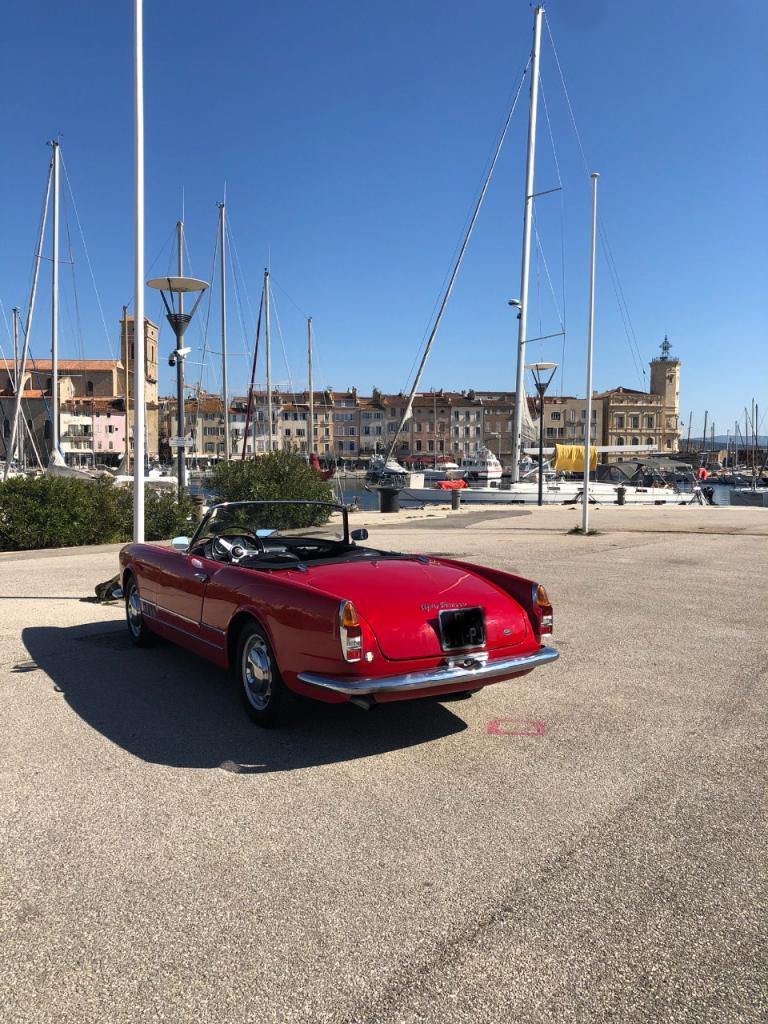 ALFA ROMEO 2000 Spider Touring - 1960 LesAnciennes.com