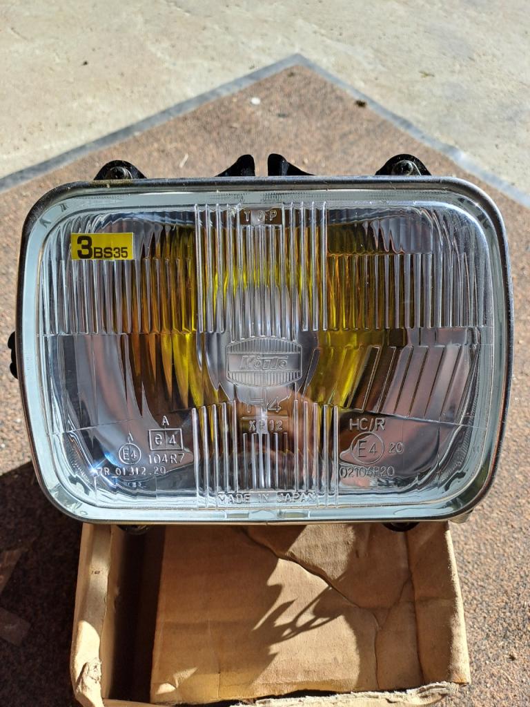 Phare MAZDA 323 Bg LesAnciennes.com