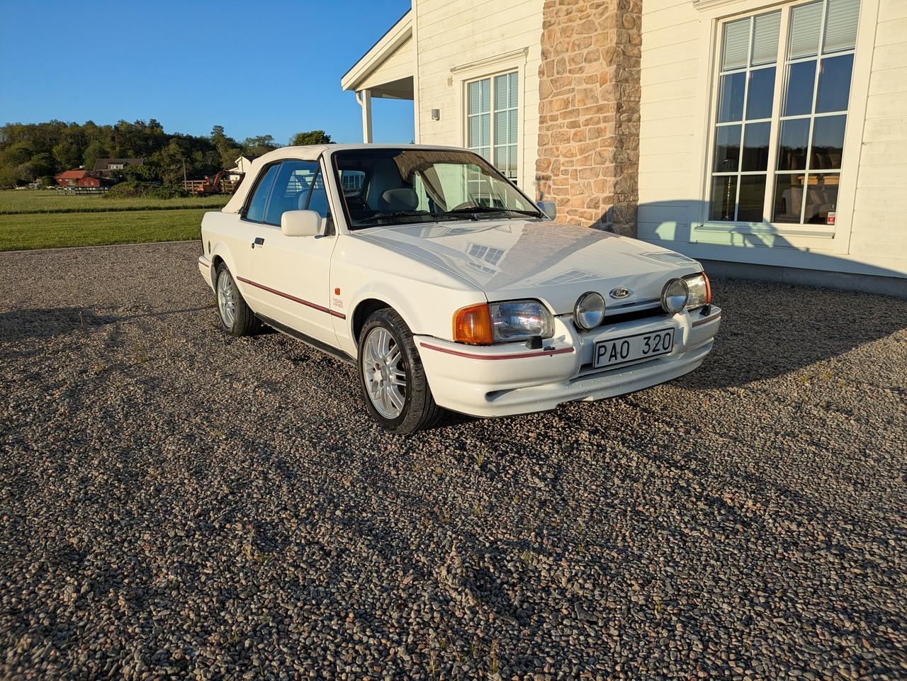 1990 Ford Escort XR3i Cabriolet LesAnciennes.com