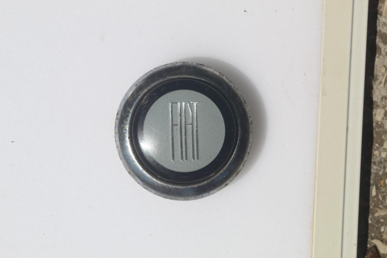 Motif central FIAT 850 LesAnciennes.com