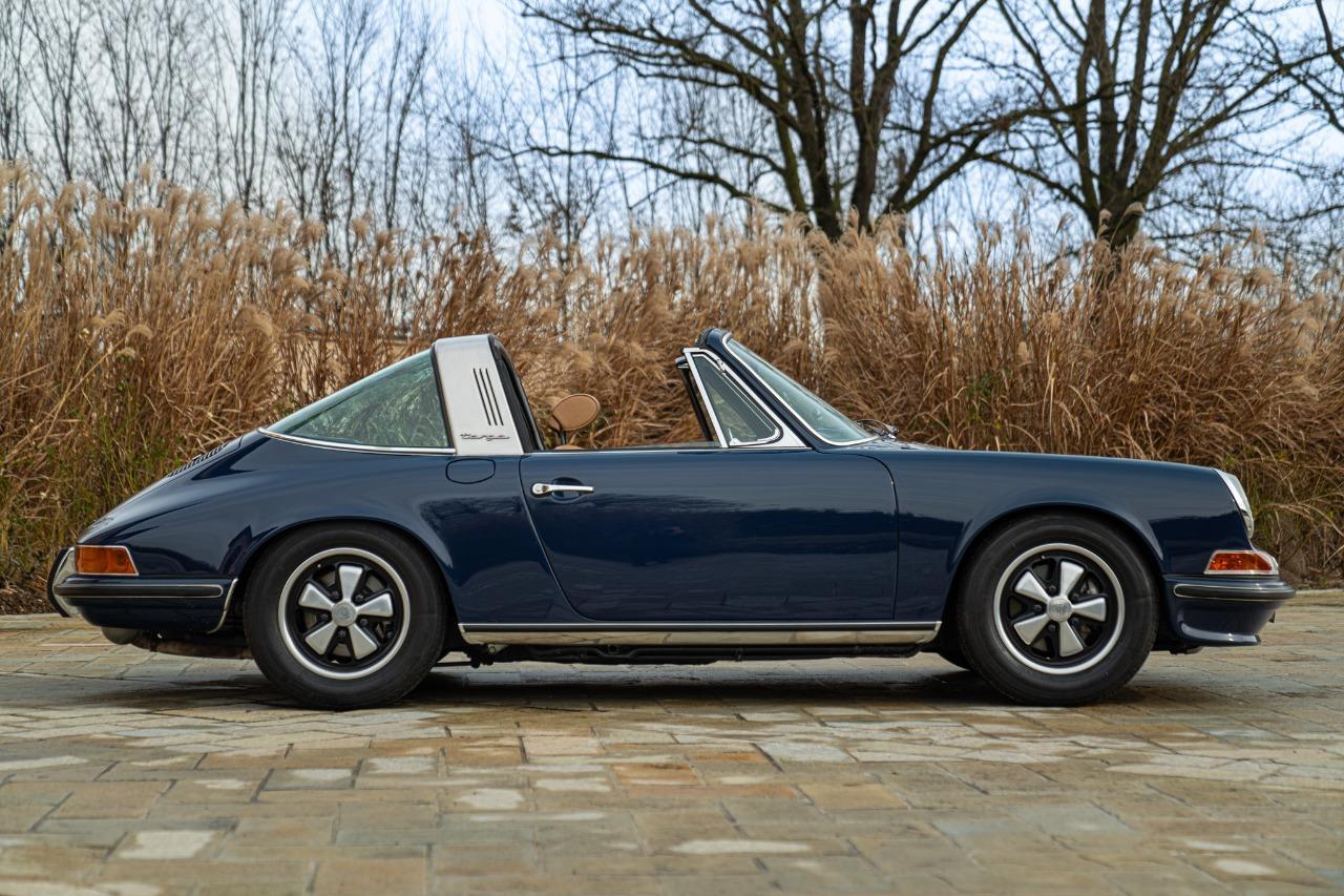 PORSCHE 911 TARGA S - 1972 LesAnciennes.com