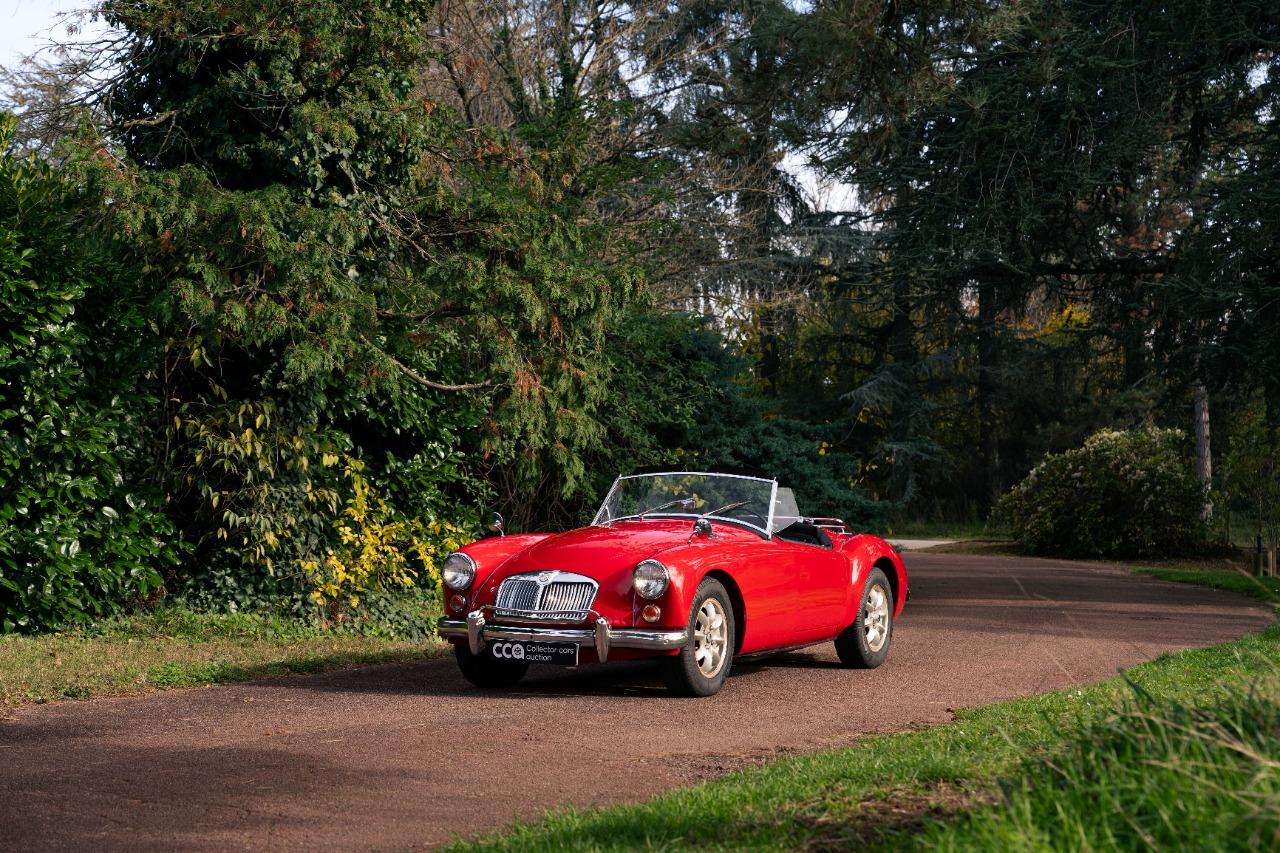 MG MGA 1600 roadster - 1960 LesAnciennes.com