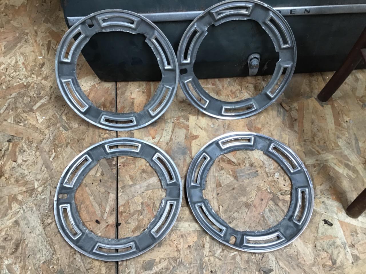 Enjoliveurs alu LesAnciennes.com