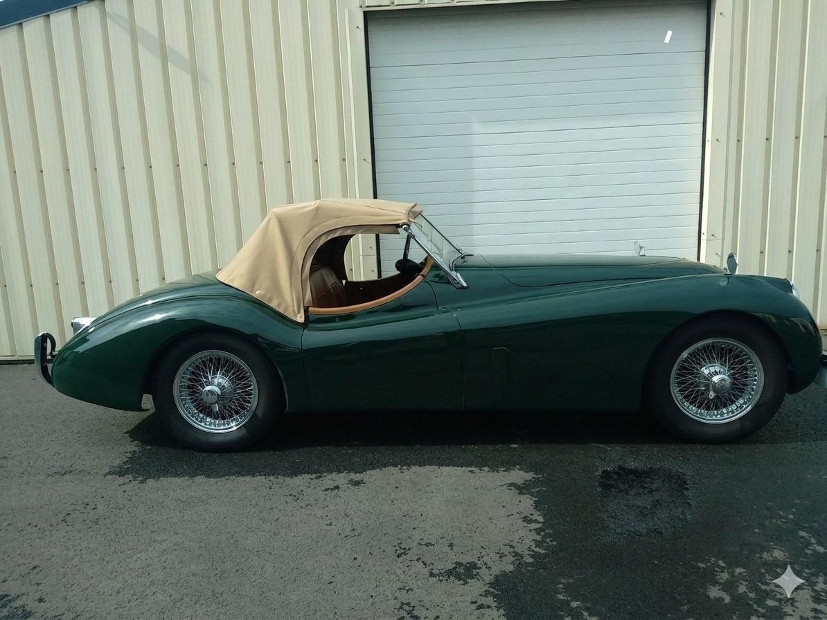JAGUAR XK120 ROADSTER - 1952 LesAnciennes.com