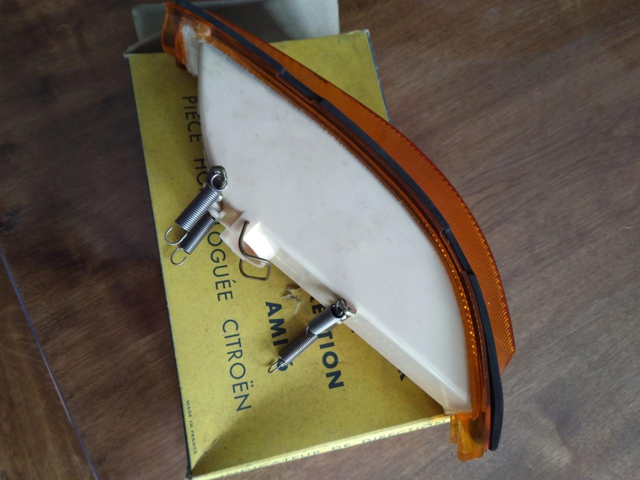 Clignotant CITROEN Ami 6 LesAnciennes.com