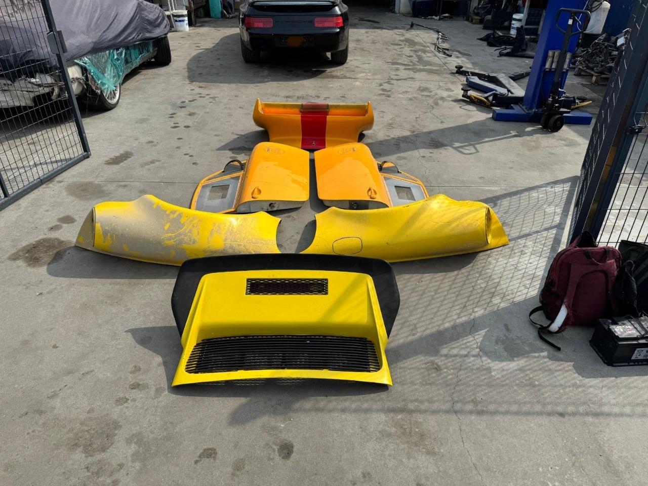 Carrosserie large en fibre – Style RSR LesAnciennes.com