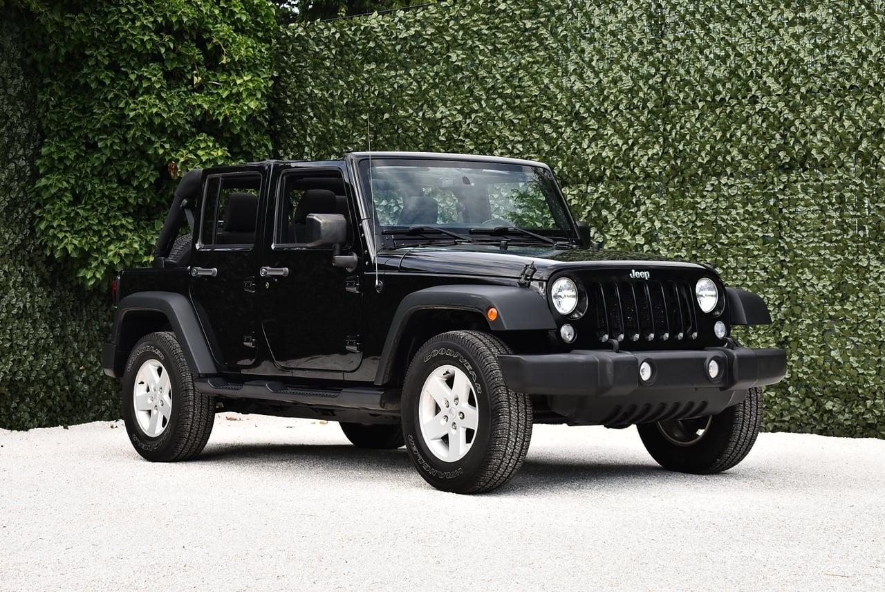 2017 Jeep Wrangler Unlimited Sport 4x4 SUV 3,6L LesAnciennes.com